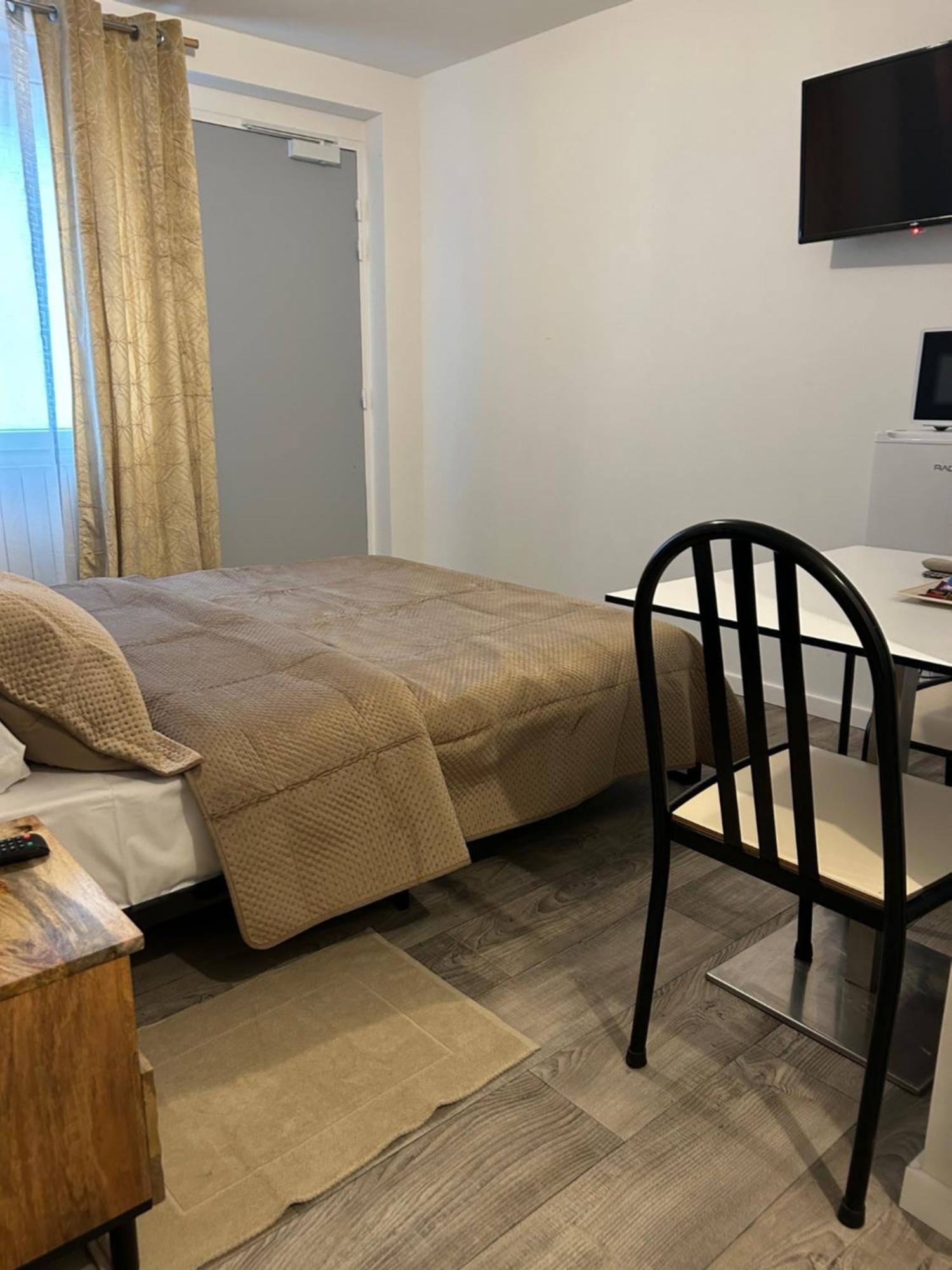 Hotel Saint - Charles Rambouillet Esterno foto
